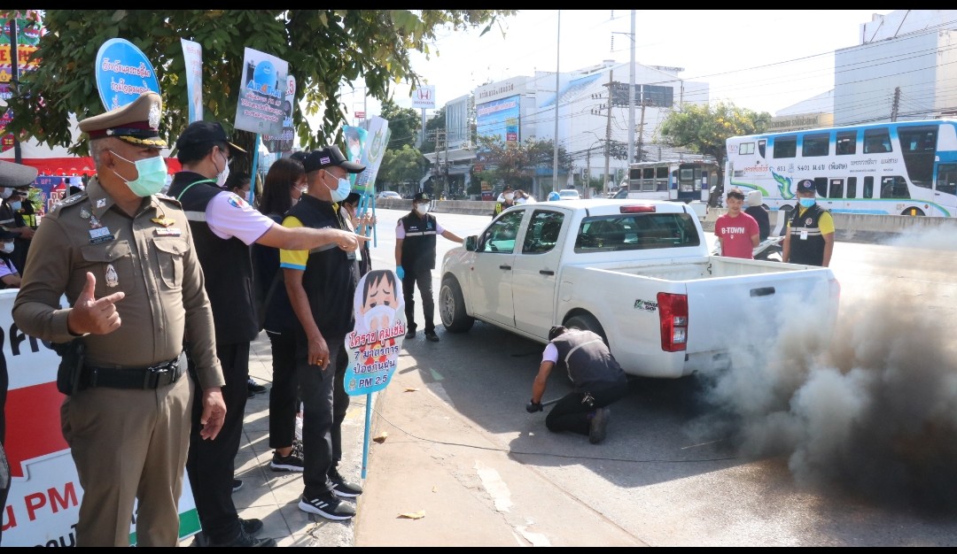 โคราชลุยตรวจควันดำรถยนต์เครื่องดีเซล จับปรับจริง ลดมลพิษ PM 2.5 มุ่งเป็นเมืองอากาศสะอาด