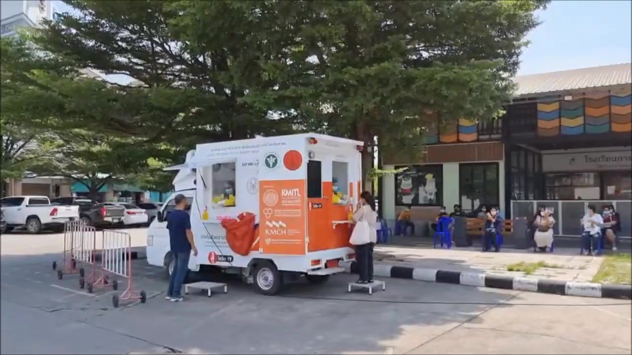 พ่อค้าแม่ค้าตลาดอุดรแห่ตรวจหาโควิด  หวั่นคลัสเตอร์คนงานก่อสร้างระบาด
