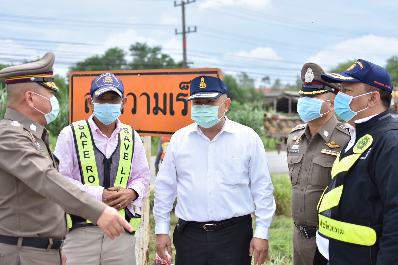 ผู้ว่าฯฉะเชิงเทราเรียกแขวงการทางลงพื้นที่ตรวจสอบฝนตกถนนลื่น หลังเกิดอุบัติเหตุรถชนบ่อยครั้ง