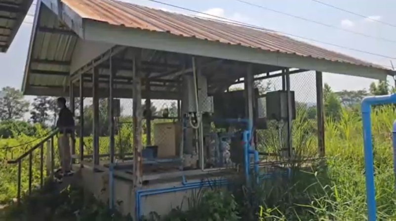 ชาวโคราชร้องสื่อพบน้ำประปาหมู่บ้านมีสีดำกลิ่นเหม็นล่าสุดทางอบต.เตรียมส่งน้ำให้ศูนย์สคร. 9 ตรวจคุณภาพ
