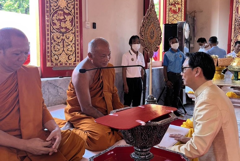 'ในหลวง'โปรดเกล้าพระราชทานผ้าพระกฐินให้อดีตผู้ว่าฯกาญจนบุรีและบ.เทคโนคร็อปนำไปทอด ณ วัดเทวสังฆราม(วัดเหนือ) 
