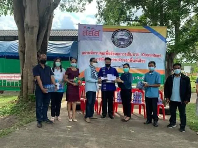 ปธ.สภาอบจ.ยโสธรพร้อม สจ.ลงพื้นที่เยี่ยมให้กำลังใจ  พร้อมมอบสิ่งของให้บุคลากรด้านหน้าในอ.ทรายมูล