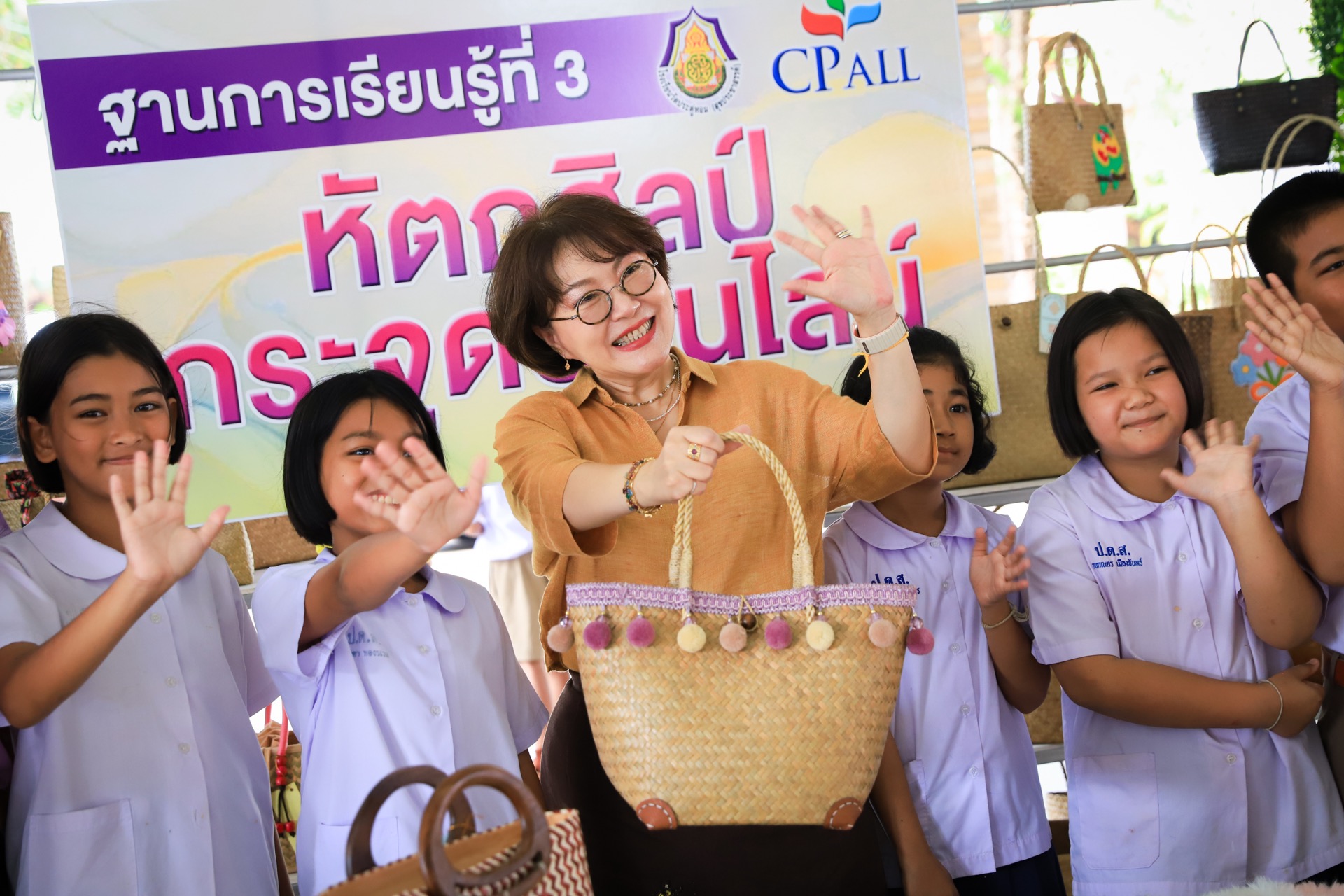 ซีพี ออลล์-เซเว่นฯ พาชม “กระเป๋ากระจูด” จากโรงเรียนนำร่องสร้าง “ผู้ประกอบการจิ๋ว” แห่งพัทลุง