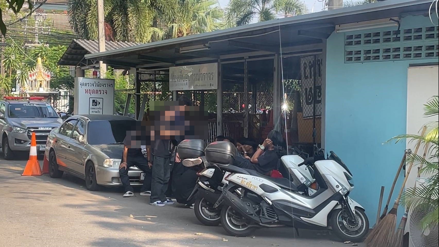 โซเชียลเดือด'ตำรวจศรีราชา'จับปรับกลุ่มเด็กแว้นฝ่าไฟแดงคันละ 4 พัน 