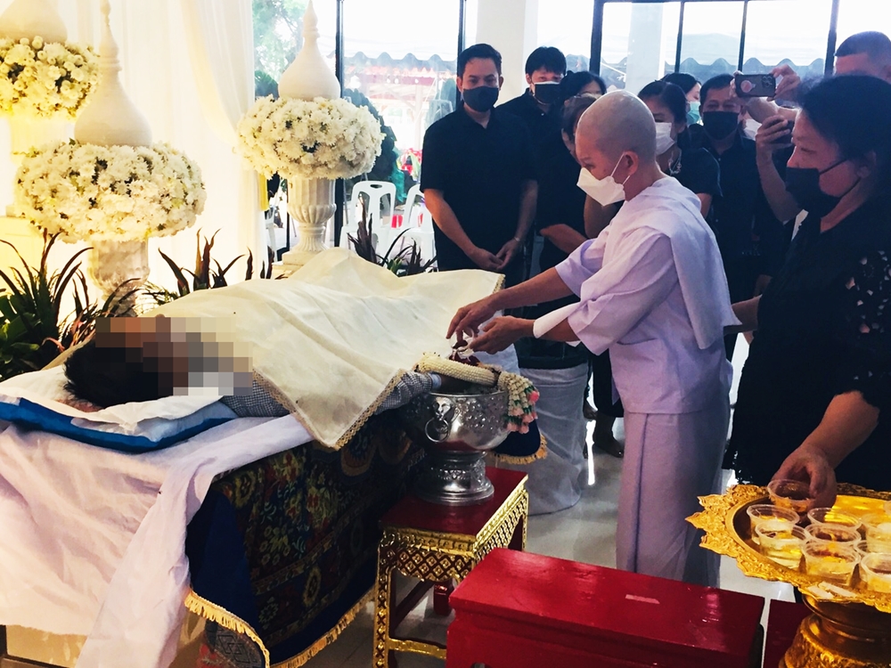 ญาติอาลัยรับศพอดีตพระเอกดัง "วีรยุทธ รสโอชา" ทำพิธีทางศาสนาที่บ้านเกิด