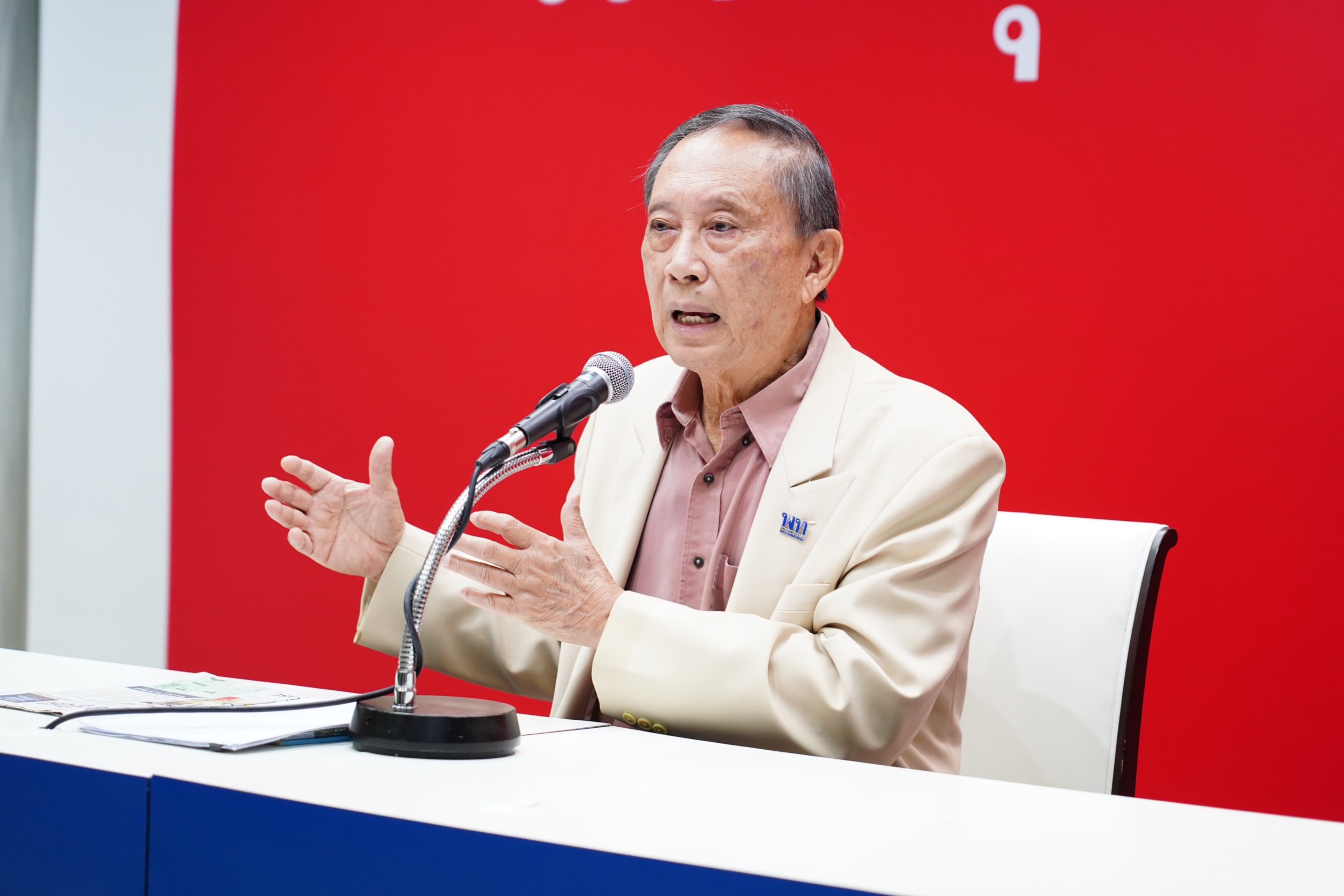 "ปลอดประสพ" เบรก "รัฐบาลประยุทธ์" ขุดคลองระบายน้ำฝั่งตะวันออกแม่น้ำเจ้าพระยาถลุงงบฯแสนล้าน ชี้ยังไม่ศึกษาไม่รอบคอบ เสี่ยงกระทบประชาชน