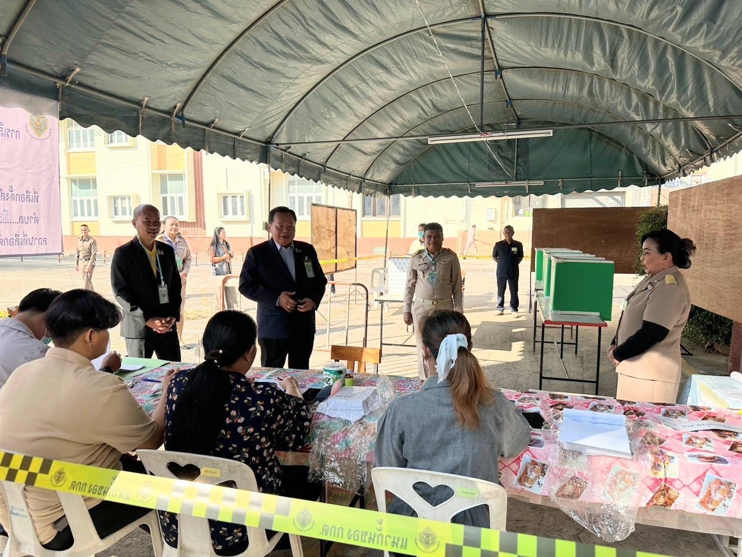 รองผู้ว่าฯศรีสะเกษลงพื้นที่ตรวจเยี่ยมหน่วยเลือกตั้ง นายก อบจ.ศรีสะเกษ และส.อบจ.  