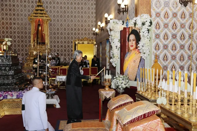 กรมสมเด็จพระเทพรัตนราชสุดาฯ เสด็จ ฯ ไปในการบำเพ็ญพระราชกุศลถวายพระบรมศพ "พระพันปีหลวง"