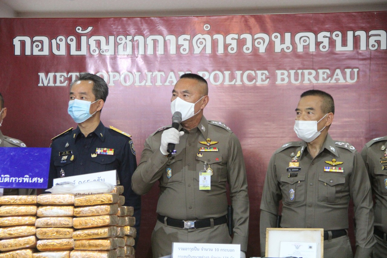 นครบาลจับกุมขบวนการจำหน่ายยาเสพติดย่านสุขสวัสดิ์ – พระสมุทรเจดีย์​ ยึดกัญชากว่า 260 กก. อาวุธปืนกว่า 10 กระบอก 