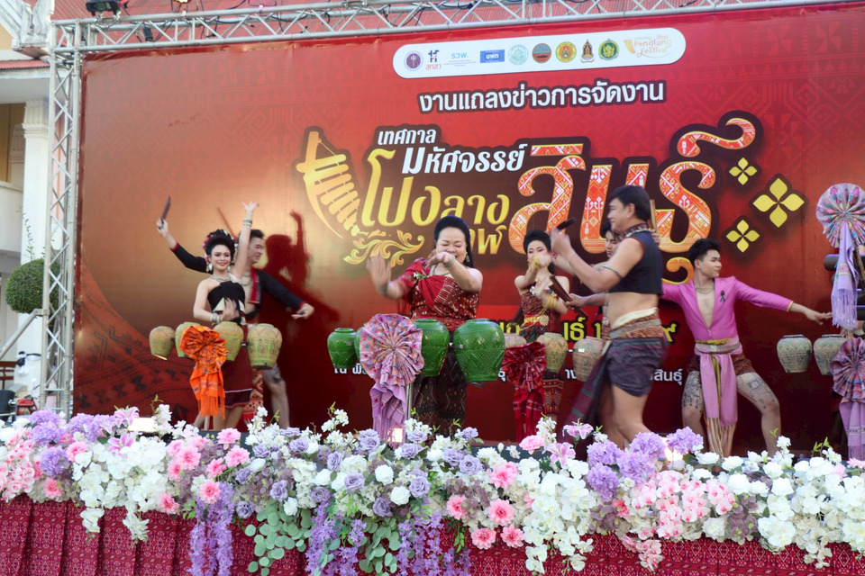 ว้าวทั้งเมือง! กาฬสินธุ์ชูโปงลาง-นางไห สืบสานอัตลักษณ์อีสานสุดอลังการ