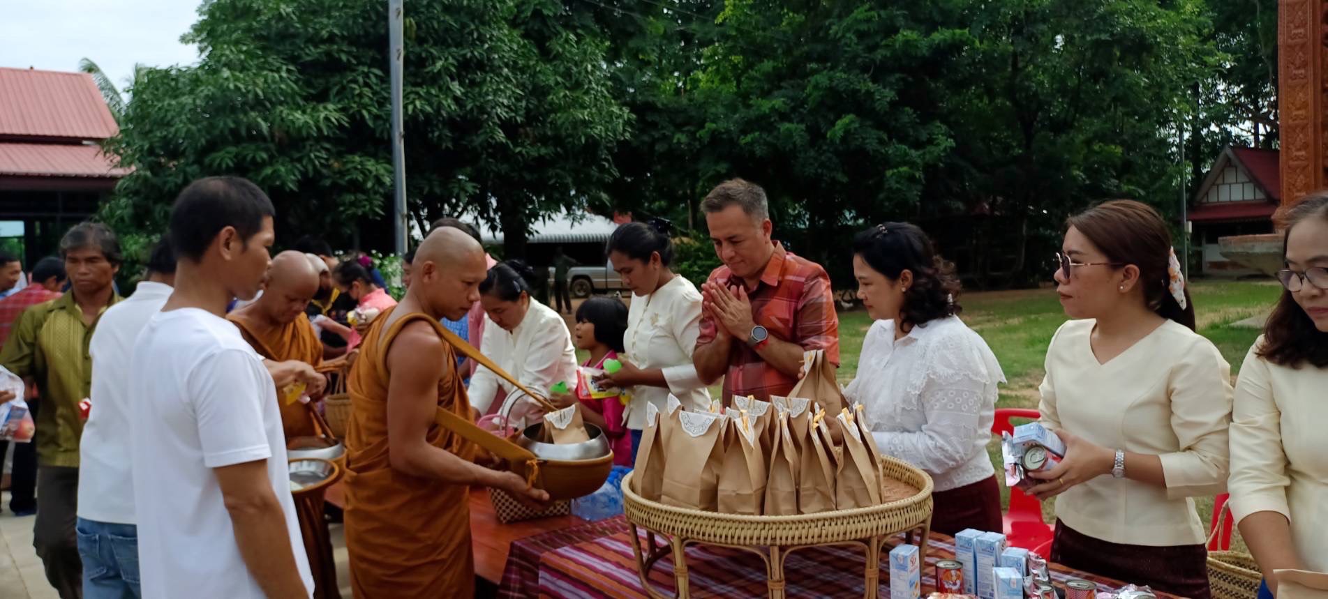 อำเภอบัวเชดจัดโครงการนุ่งผ้าไทยหิ้วตะกร้าเข้าวัดทำบุญ ย้ำเตือนพุทธศาสนิกชกลดการทำบาป