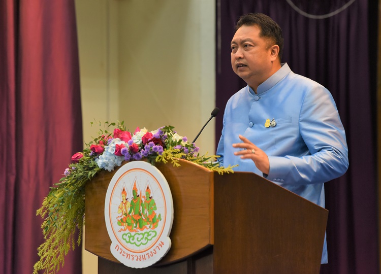 'จับกัง1" มอบการบ้านหัวหน้าส่วนในสังกัด ร่วมกันขับเคลื่อนนโยบายปี 64 แก้ปัญหาแรงงานทุกมิติ