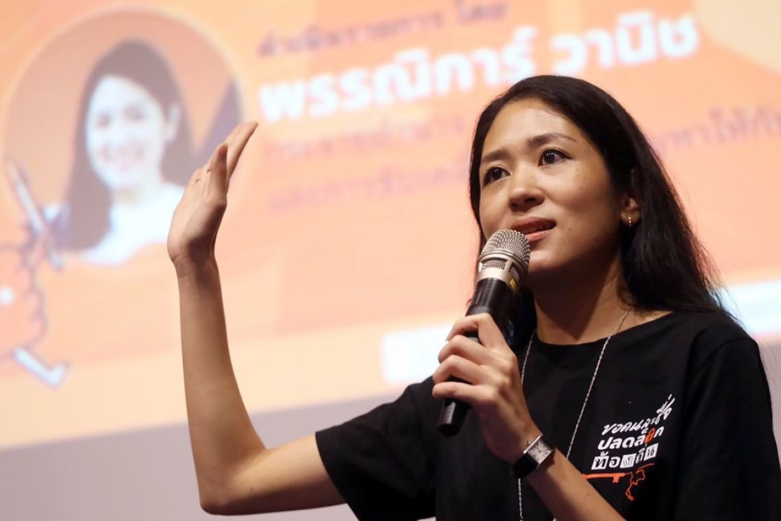 "ช่อ พรรณิการ์" จวกเพื่อไทย เล่นเกมถ่วงเวลาเปิดดีลใหม่ ดัน "อัศวินขี่ม้าขาว" นั่งนายกฯ"