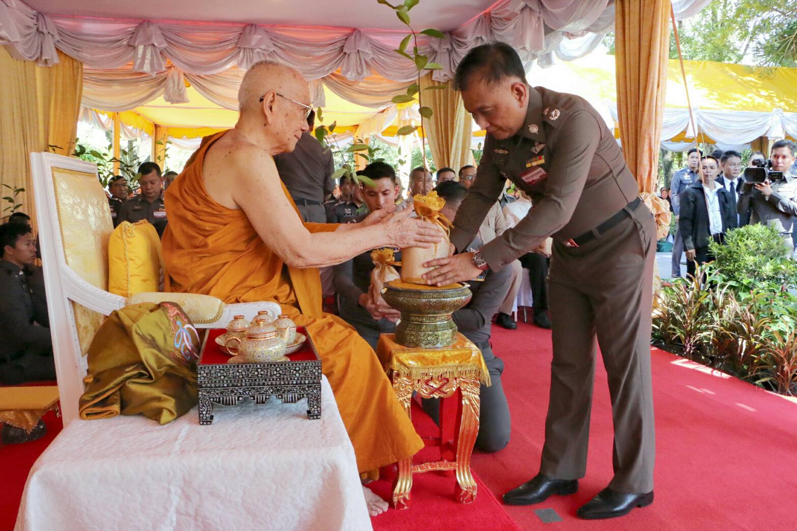 “ต้นกล้าจิตอาสา รวมพลังศรัทธา ปลูกป่าทั่วแผ่นดิน” 