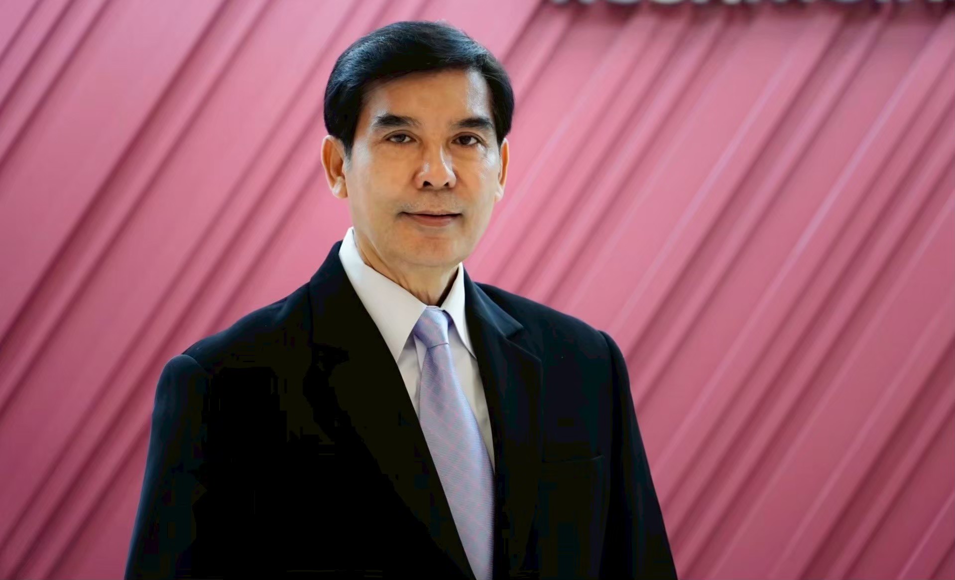 “พร้อมพงศ์” สวนพรรคส้ม นิ่งปมหลุมยุบใหญ่กลางกรุง ทั้งที่มี ส.ส.กทม.เต็มสภา แซะ “อนุทิน” แบ่งงานรองนายกฯ เหมือนจัดทัพเลือกตั้งล่วงหน้า