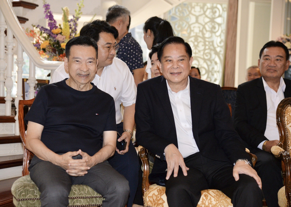 "ชัชวาลล์ คงอุดม" ครบรอบ 82 ปี ย้ำจุดยืน "รักชาติ-ตรงไปตรงมา" ยก "พีระพันธุ์" ดีเอ็นเอคล้ายกัน ลั่นไม่อาจปล่อยประเทศล่มสลาย