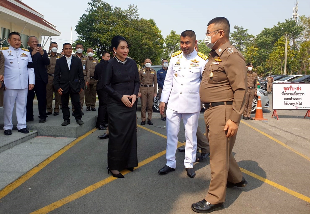 ผบ.ตร.ร่วมพิธีรดน้ำศพ "ด.ต.ไสว หักพาล" บิดา "บิ๊กโจ๊ก" ท่ามกลาง ขรก.-ประชาชนล้นวัด