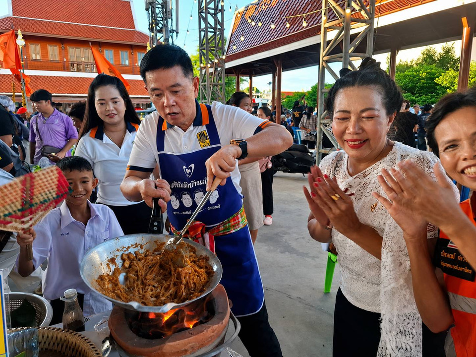 สุดยิ่งใหญ่! ไชโยสร้างประวัติศาสตร์ “ผัดไทย 154 กระทะ” โชว์พลังสามัคคี ดันอ่างทองสู่เวทีโลก 
