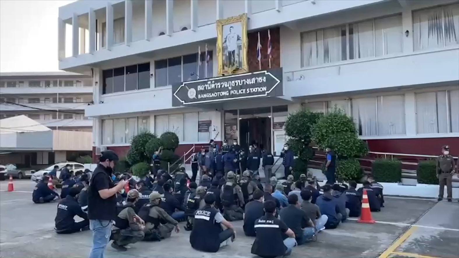 ตำรวจสนธิกำลังลุยค้น 3 เป้าหมายยาเสพติด และขยายผลยึดทรัพย์ขบวนการทุนจีนสีเทา พื้นที่สมุทรปราการ