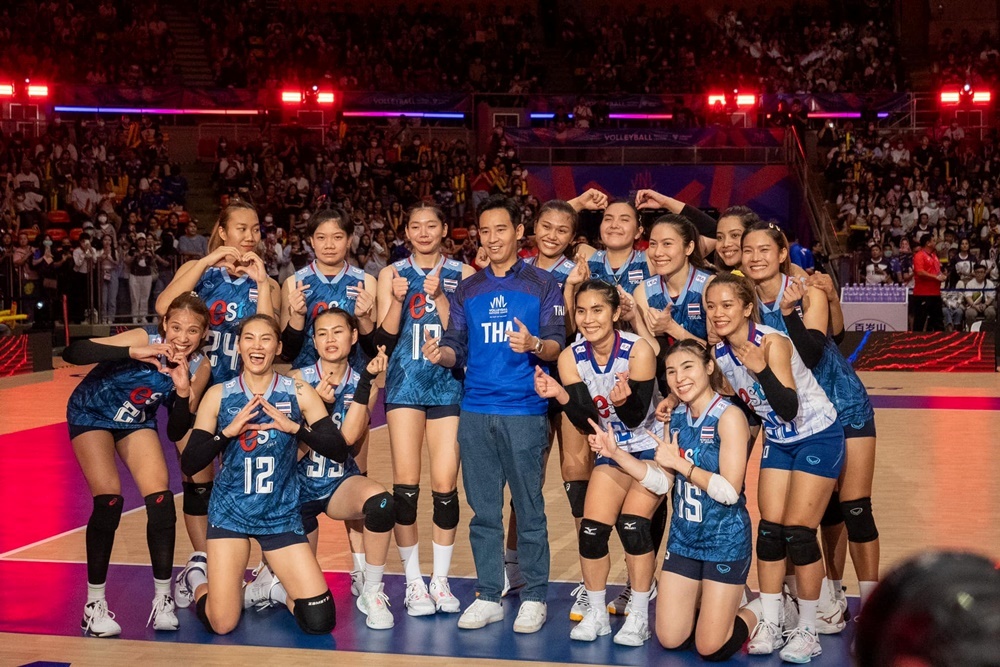 "พิธา" ร่วมเชียร์วอลเลย์บอลไทยปะทะตุรกี เฮ! สนั่นอินดอร์