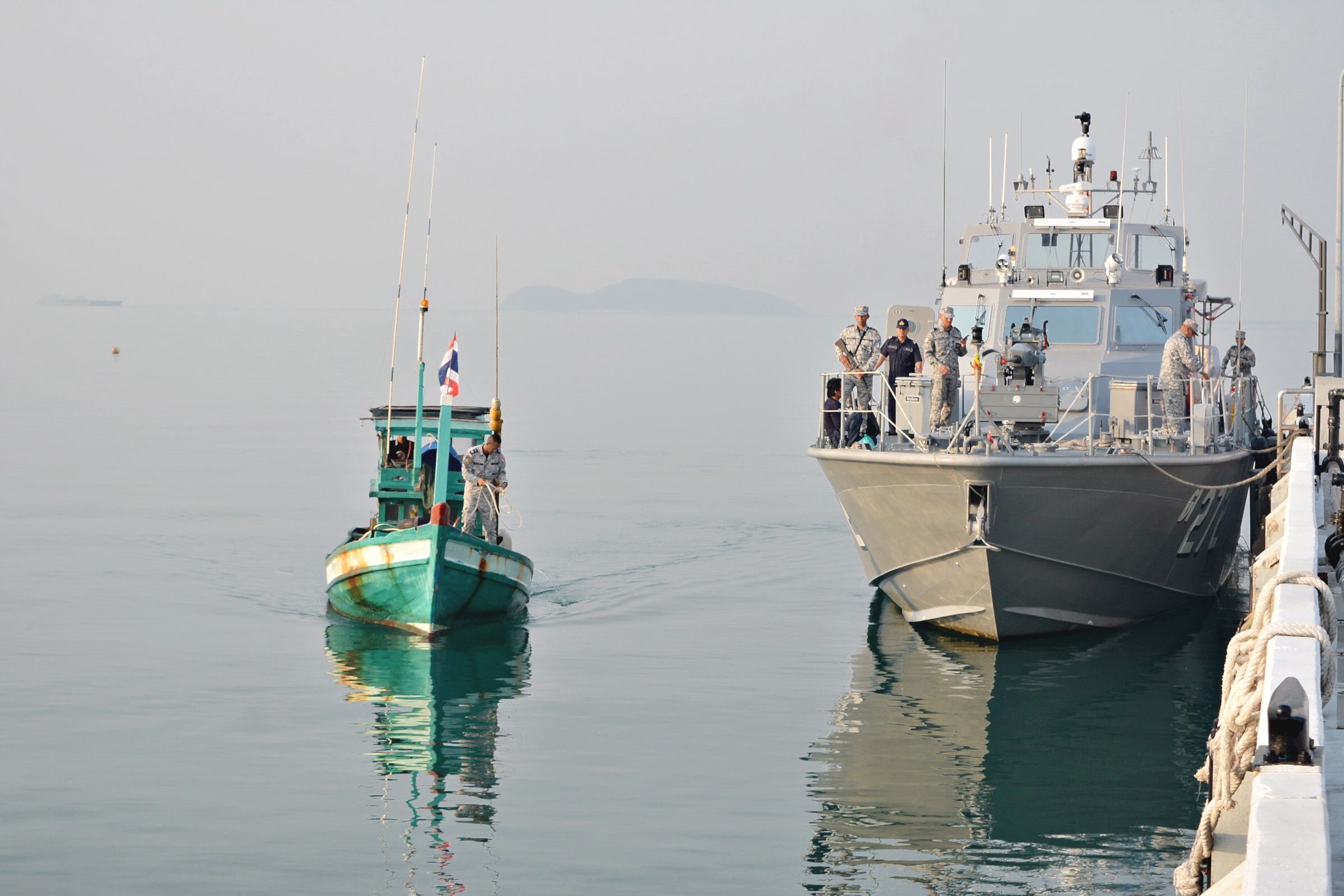 ทัพเรือภาคที่ 1 จับเรือประมงเวียดนาม รุกล้ำทำประมงน่านน้ำไทย