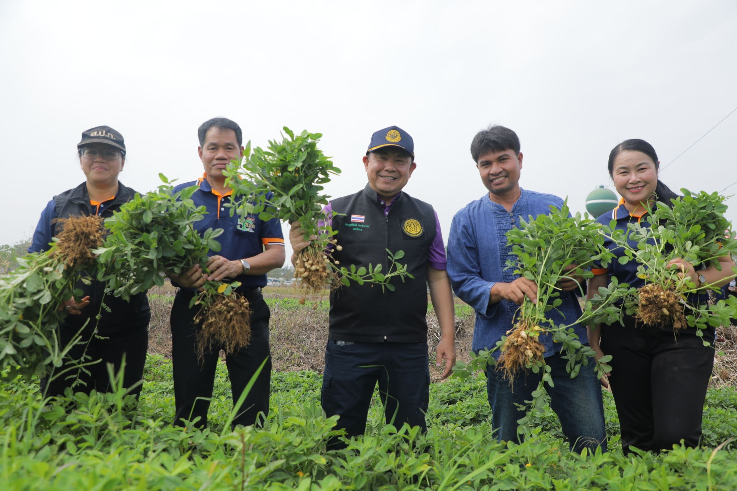 เลขาฯ ส.ป.ก. ลงพื้นที่หนองคาย ติดตามงานอาคารรวบรวมผลผลิต "ถั่วลิสงพืชหลังนา" บ้านบูรพา