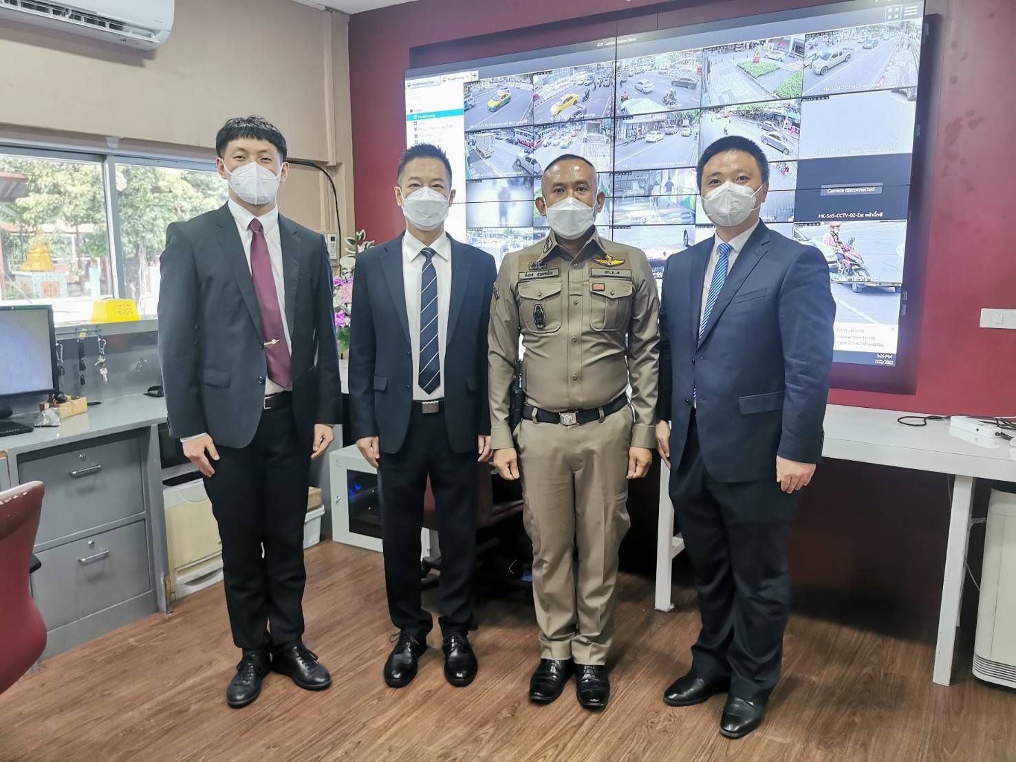 ทูตตำรวจสถานเอกอัครราชทูตจีนฯ เยี่ยมชมห้องควบคุม CCOC  โครงการ Smart safety  zone 4.0 ของ สน.ห้วยขวาง 