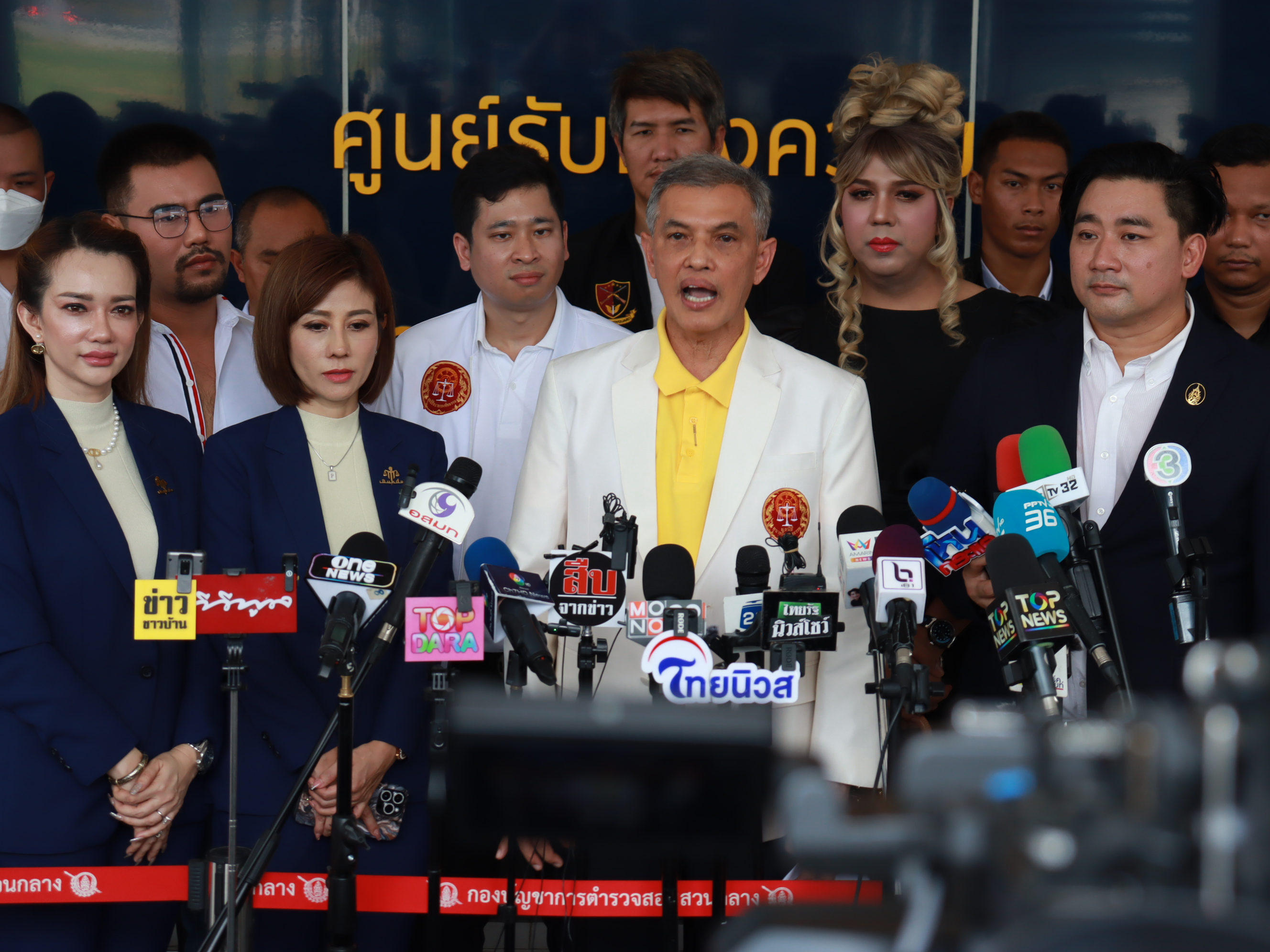 "ทนายอนันต์ชัย" จับมือมูลนิธิเป็นหนึ่งและแพรี่ ไพรวัลย์-อี้ แทนคุณบุกกองปราบแจ้งความเอาผิด "ลัทธิเชื่อมจิต"