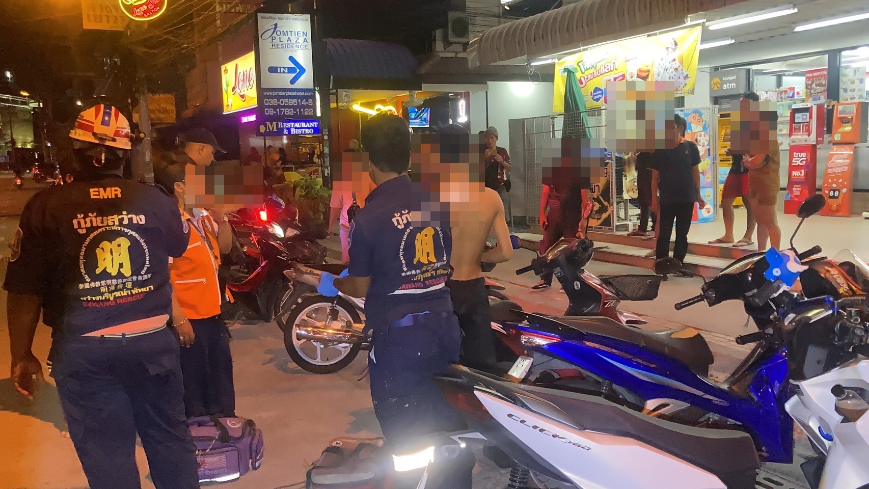 แฟนหึงโหดบุกแทงหนุ่มร้านสะดวกซื้อชื่อดังแอบคุยแฟนสาวบาดเจ็บ