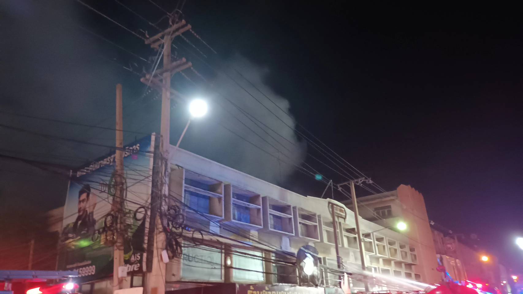 ไฟไหม้ร้านกะหรี่ปั๊บชื่อดัง คุณจุ๋ม หวิดวอดทั้งย่านจำหน่ายของที่ระลึกชื่อดังกลางเมืองสระบุรี