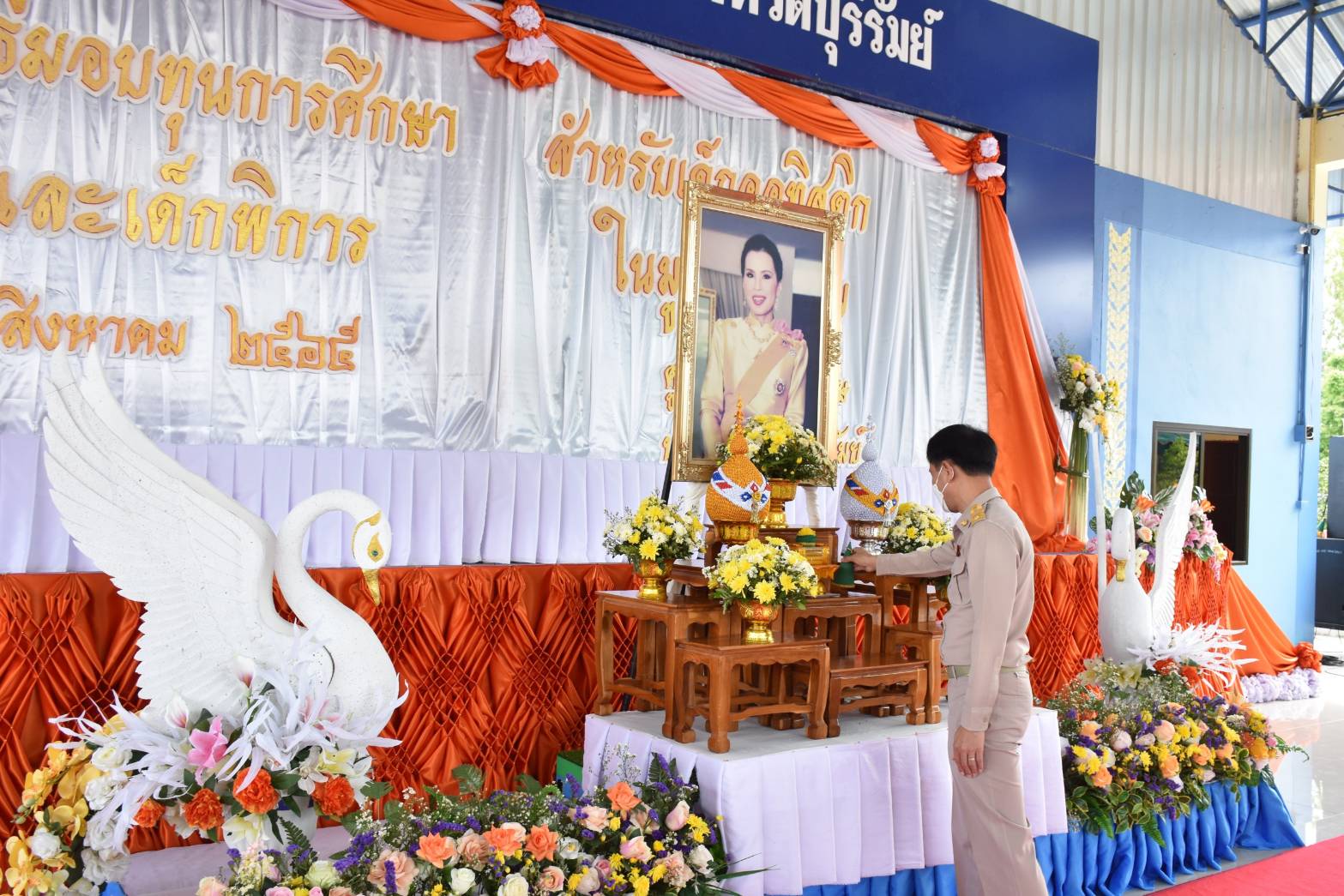 มูลนิธิคุณพุ่มบุรีรัมย์​ มอบทุนการศึกษาแก่ครอบครัวฐานะยากจน 175 ทุน   