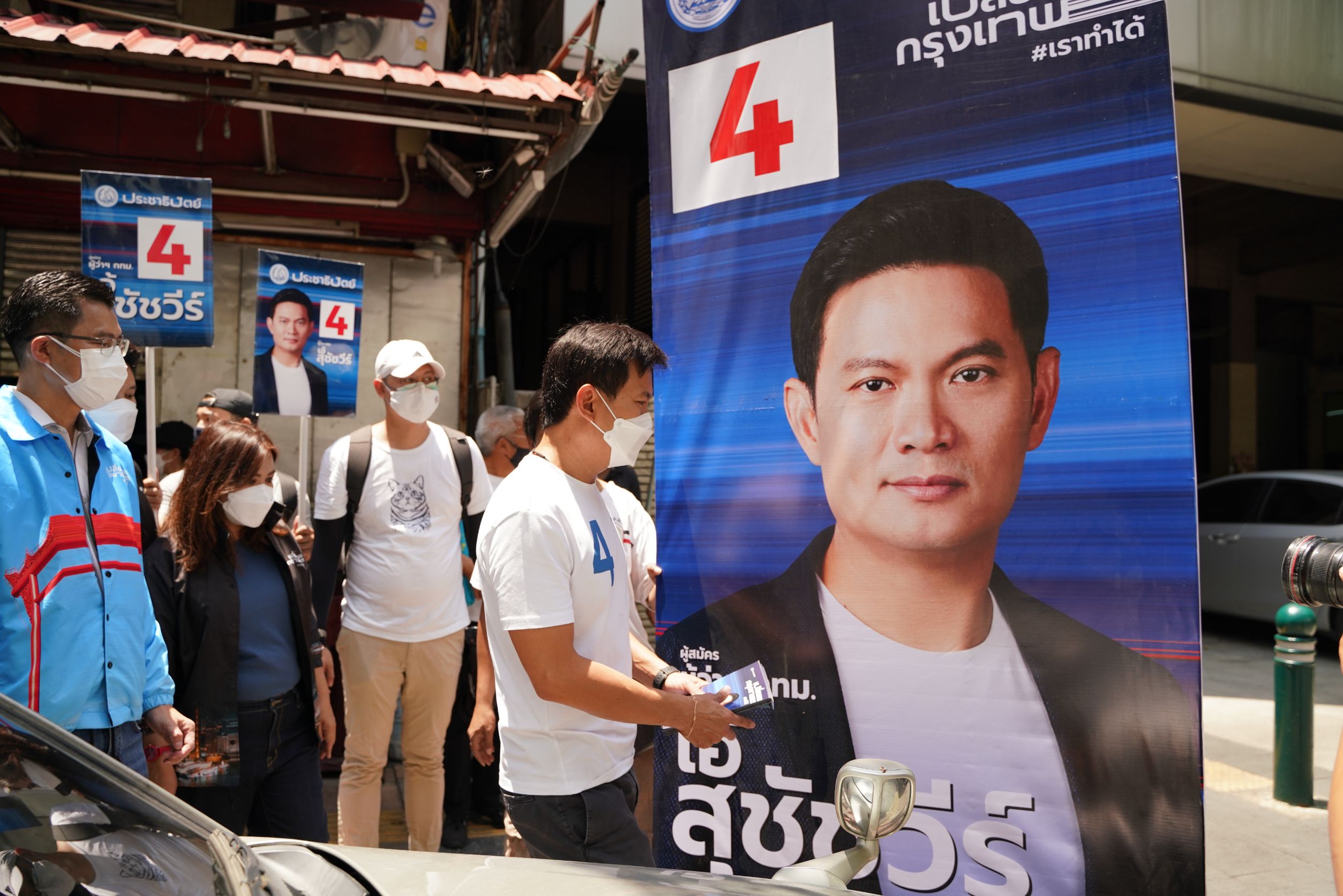 'เอ้-สุชัชวีร์'ลงพื้นที่พญาไทเจอทีมติดป้ายหาเสียงขวางการจราจร  สั่งรื้อทันทีไม่ให้ประชาชนเดือดร้อน