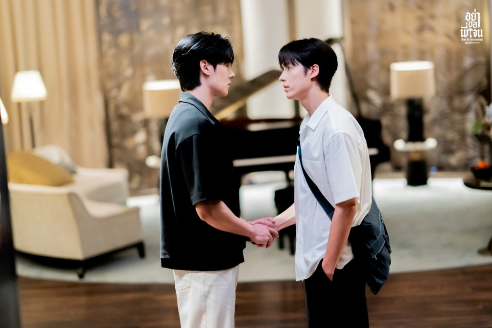 จนมุม! “เฮง” ยอมทำ “สัญญาเลือด” ตกเป็นของ “ตี๋” แลกชีวิตน้องชาย ใน “Don’t Be Too Emotional อย่าขอพี่