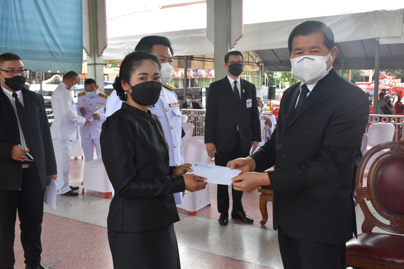 "นิพนธ์" ร่วมงานพระราชทานเพลิงศพ "น้องพอส" อาสากู้ภัยฯ วัดทุ่งครุ 