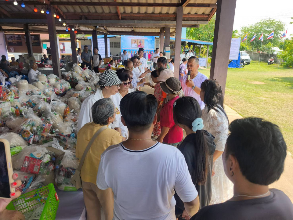 โคราชเปิดโมเดล “อนุสรณ์สถานคนทำความดี” แจกถุงยังชีพ 300 ชุด ช่วยผู้ยากไร้ในพื้นที่