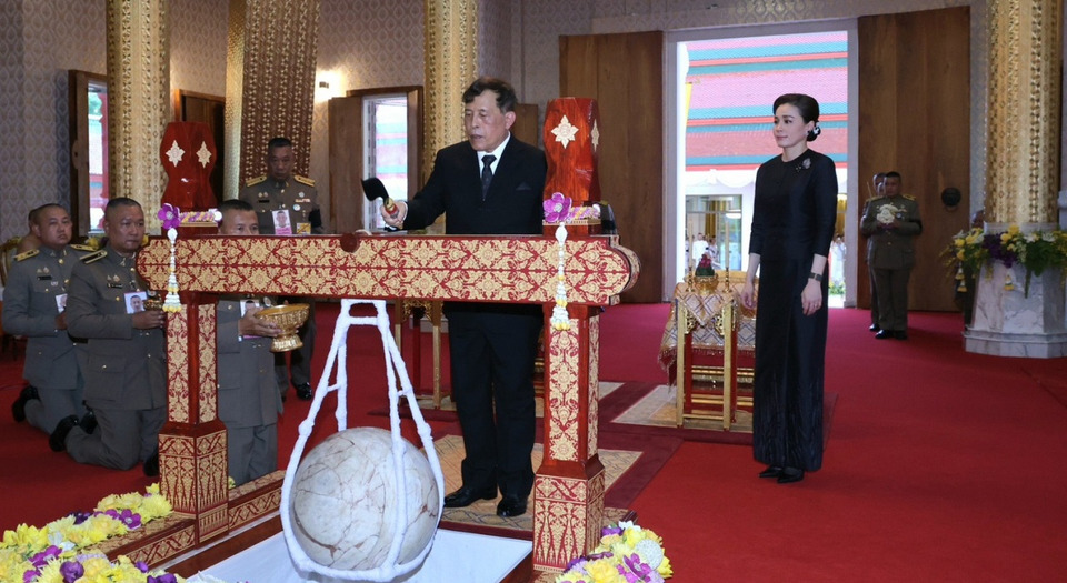 "ในหลวง-พระราชินี" เสด็จฯ ประกอบพิธีตัดหวายลูกนิมิตพระอุโบสถ ณ วัดประชานิยม จังหวัดกาฬสินธุ์