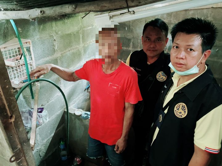 ชุดพิทักษ์สาเกตจังหวัดร้อยเอ็ดสนธิกำลังรวบผู้ต้องหายาเสพติดพร้อมของกลาง