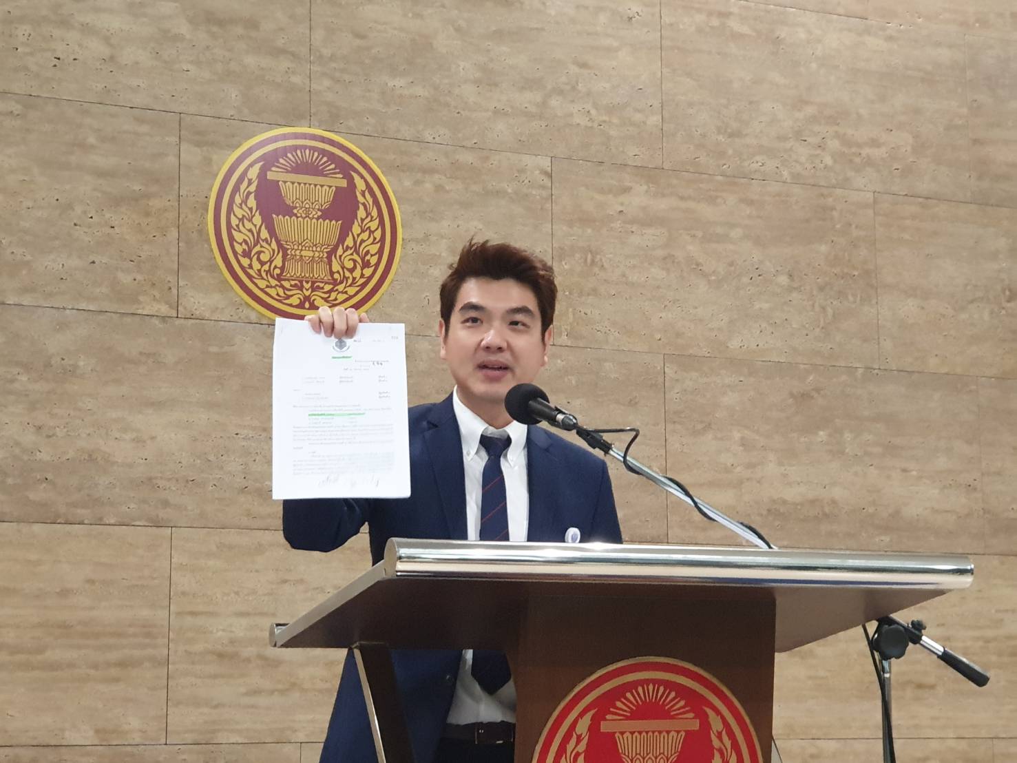 “ปิยบุตร” แฉ เอกสารหลุด “กกต.” ยัดความผิด ม.72 เพิ่ม ปมคดีเงินกู้พรรค
