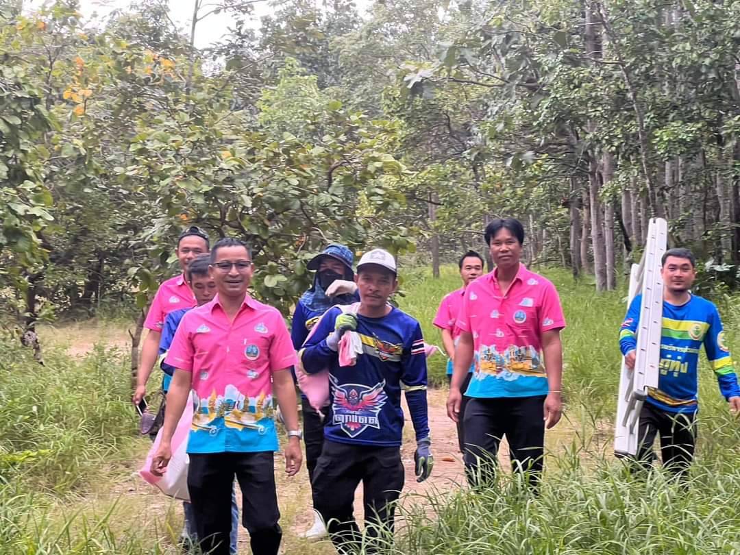 นายก อบต.ดู่ทุ่งยกทีมลุยป่าค้นหาลูกตูมกา เพื่อร่วมงานเทศกาลจุดไฟตูมกายโสธร ปี 65