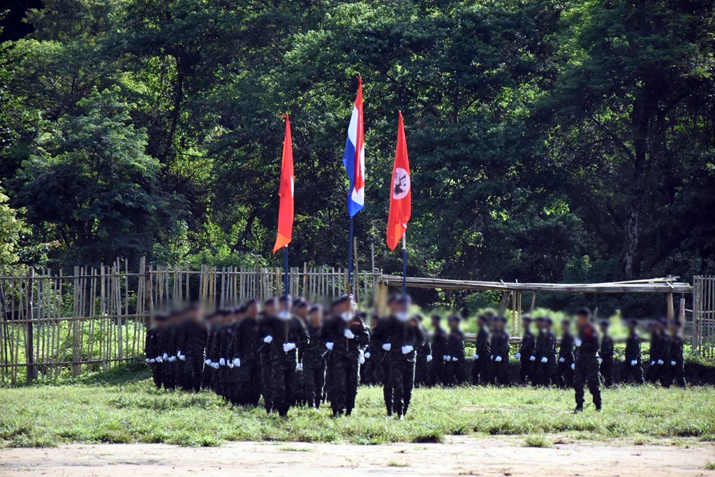 กองกำลังติดอาวุธกลุ่มกะเหรี่ยงคาเรนนี จัดงานวันกองทัพบกแห่งชาติ
