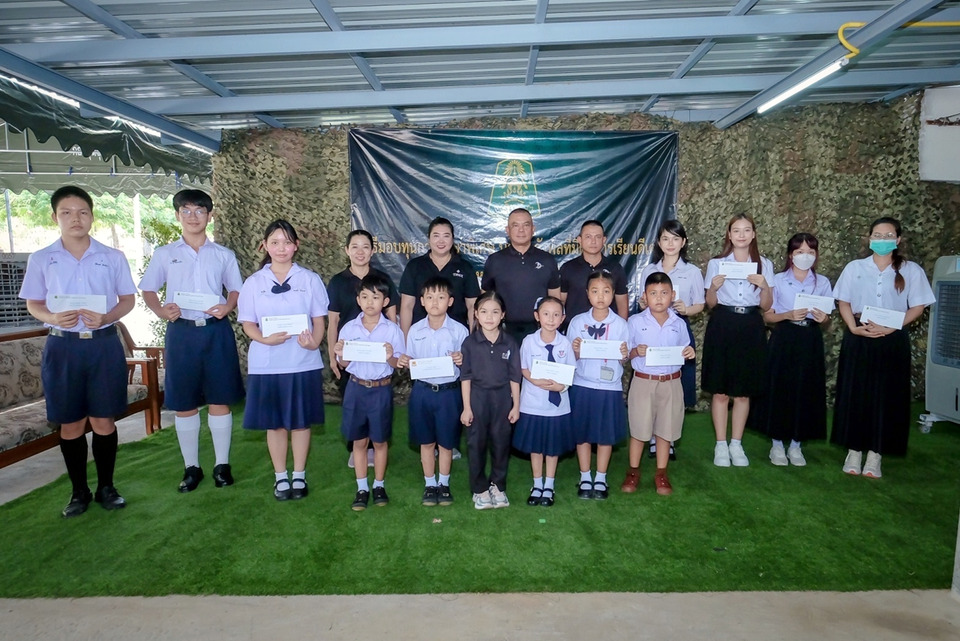 ผบ.ร.29 มอบทุนการศึกษาบุตรกำลังพลเรียนดี สร้าง “ครอบครัวทหาร” เข้มแข็ง