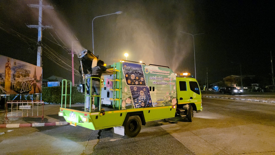"บิ๊กแจ๊ส" สั่งลุยระดมฉีดพ่นน้ำล้างถนน สู้ PM 2.5 หลังค่าฝุ่นพุ่งสีแดง