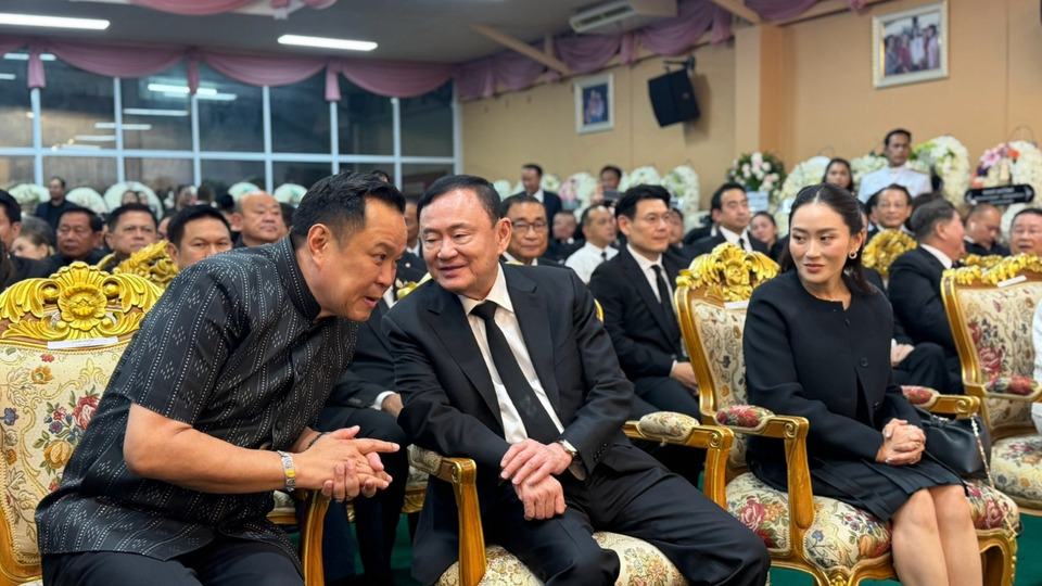 การถอยหลังของคอนเทนท์การเมือง