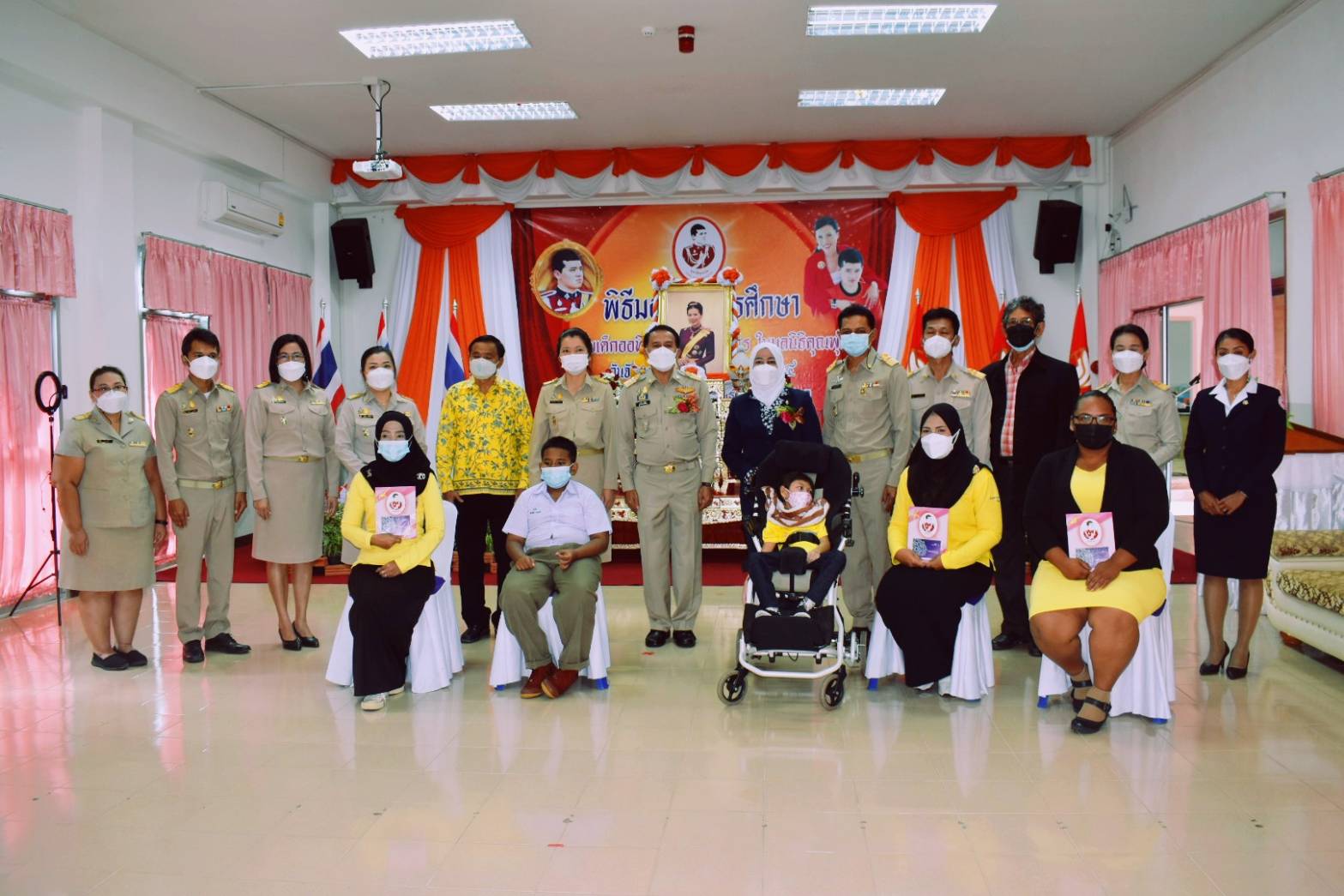 สตูลจัดพิธีมอบทุนสนับสนุนการศึกษามูลนิธิคุณพุ่มจำนวน 103 ทุน