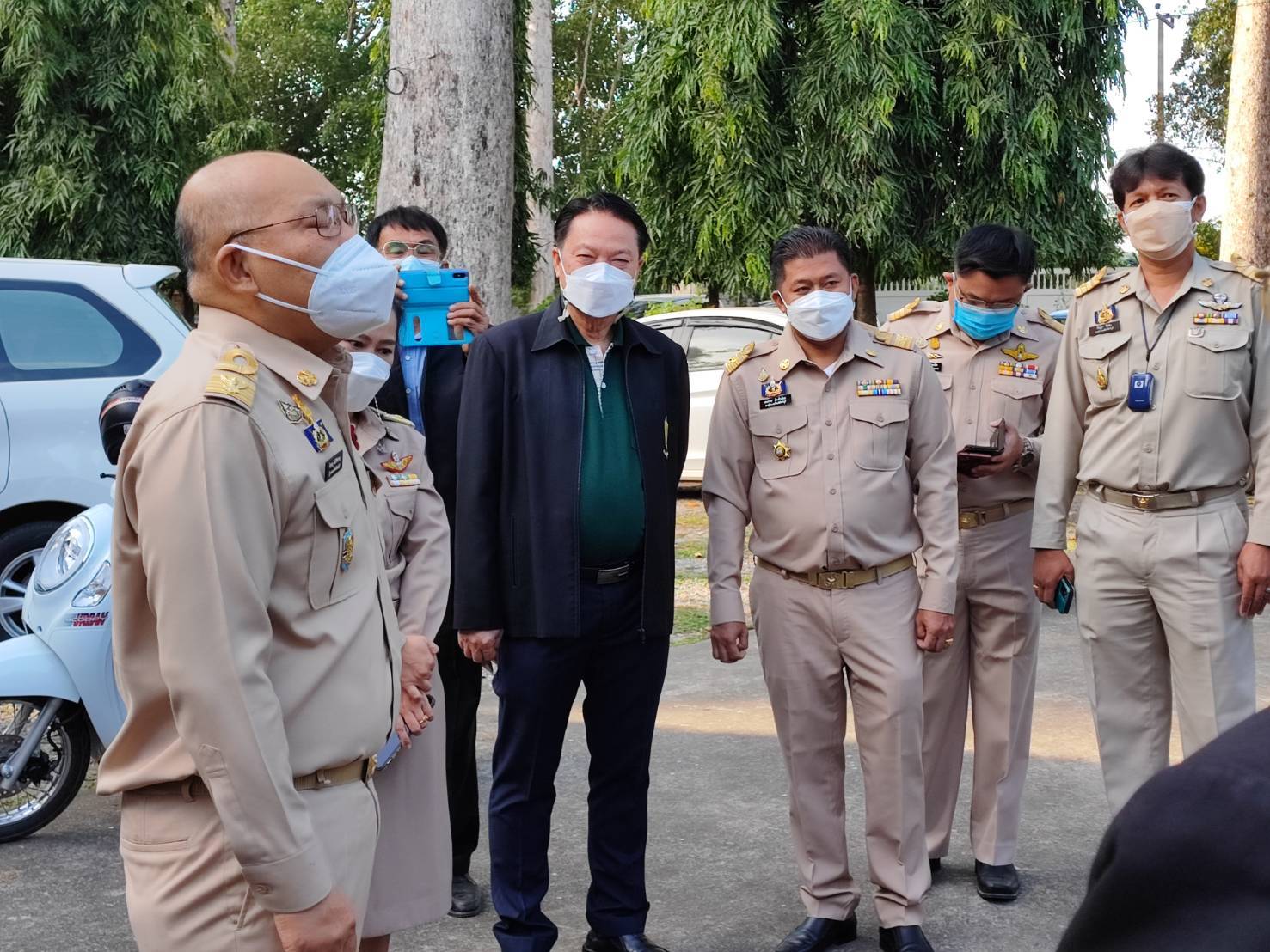 ผู้ว่าฯสิงห์บุรีตรวจเยี่ยมหน่วยเลือกตั้งและปิดหีบนับคะแนน  เปิดผล ว่าที่นายก อบต. อย่างไม่เป็นทางการ