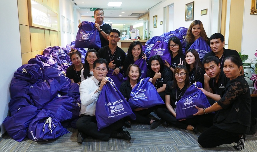 บริษัทกลางผู้ประสบภัยจากรถร่วมแรงร่วมใจจัดทำถุงยังชีพช่วยเหลือผู้ประสบภัยน้ำท่วม