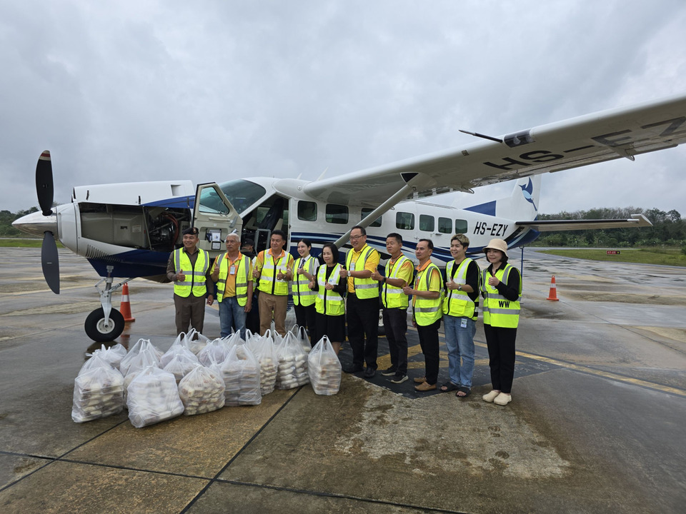 Ezy Airlines ลำเลียงข้าวกล่องจากชาวเบตง ส่งช่วยผู้ประสบภัยน้ำท่วมและผู้ติดค้างสนามบินหาดใหญ่ เติมพลังใจยามวิกฤติ