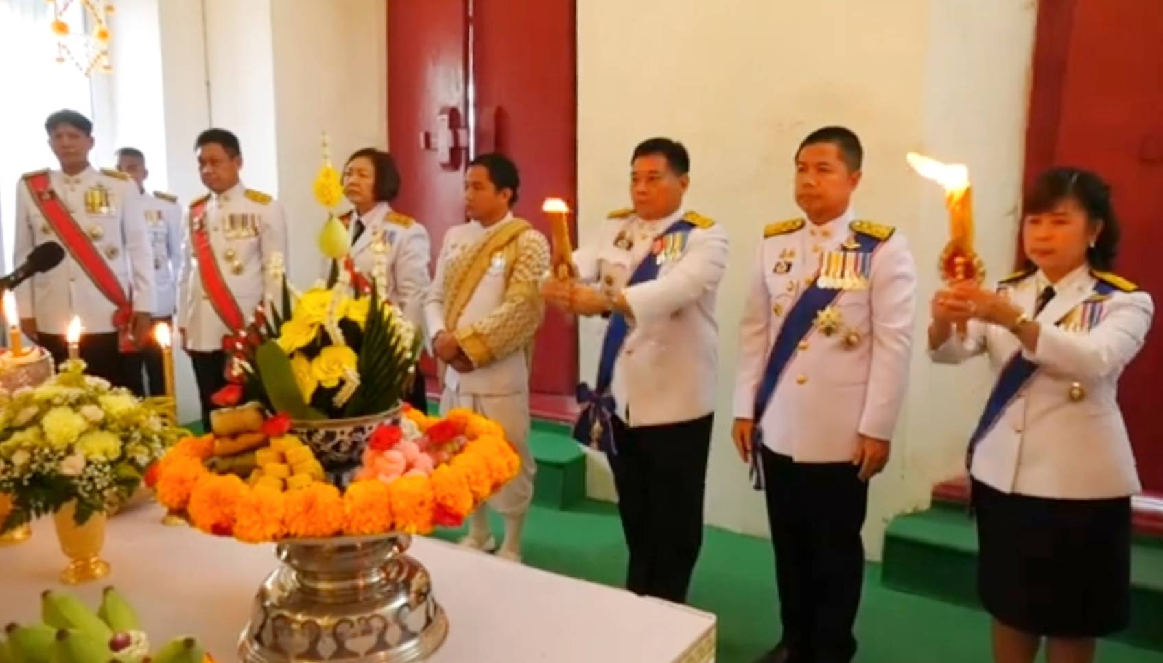 ชัยนาทจัดพิธีเวียนเทียนสมโภช-เชิญคนโทน้ำพระพุทธมนต์ศักดิ์สิทธิ์ พิธีมหามงคลเฉลิมพระชนมพรรษา 6 รอบ 
