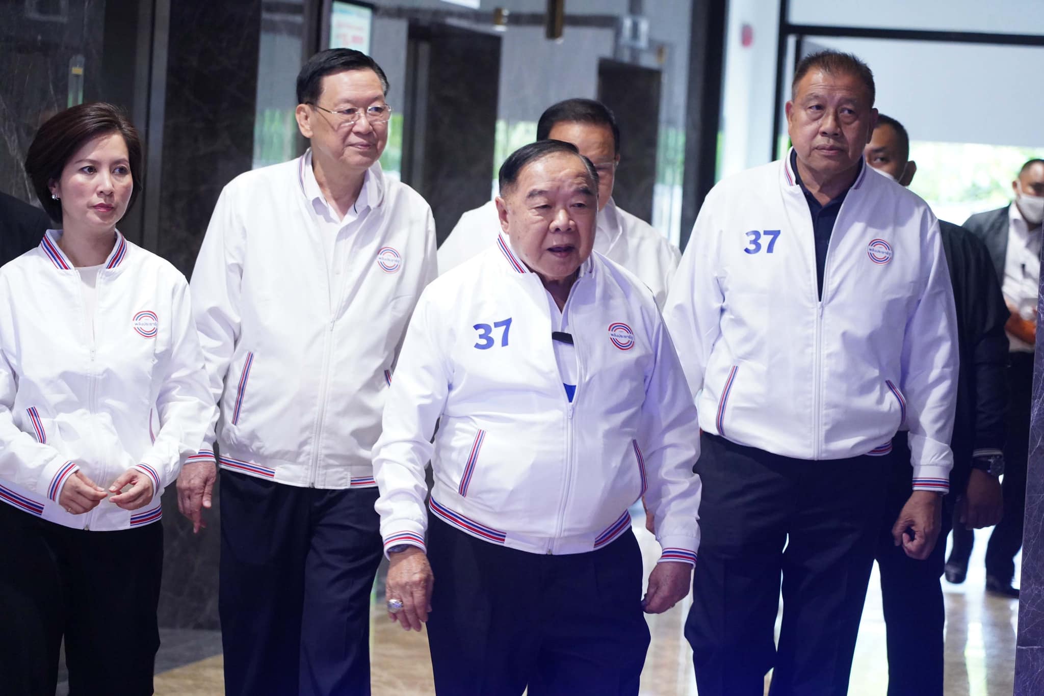 "ประวิตร" เข้าใจศักยภาพแรงงานไทย "พปชร." ชูนโยบายยกระดับแรงงาน สร้างรายได้ สร้างศก.มั่นคง