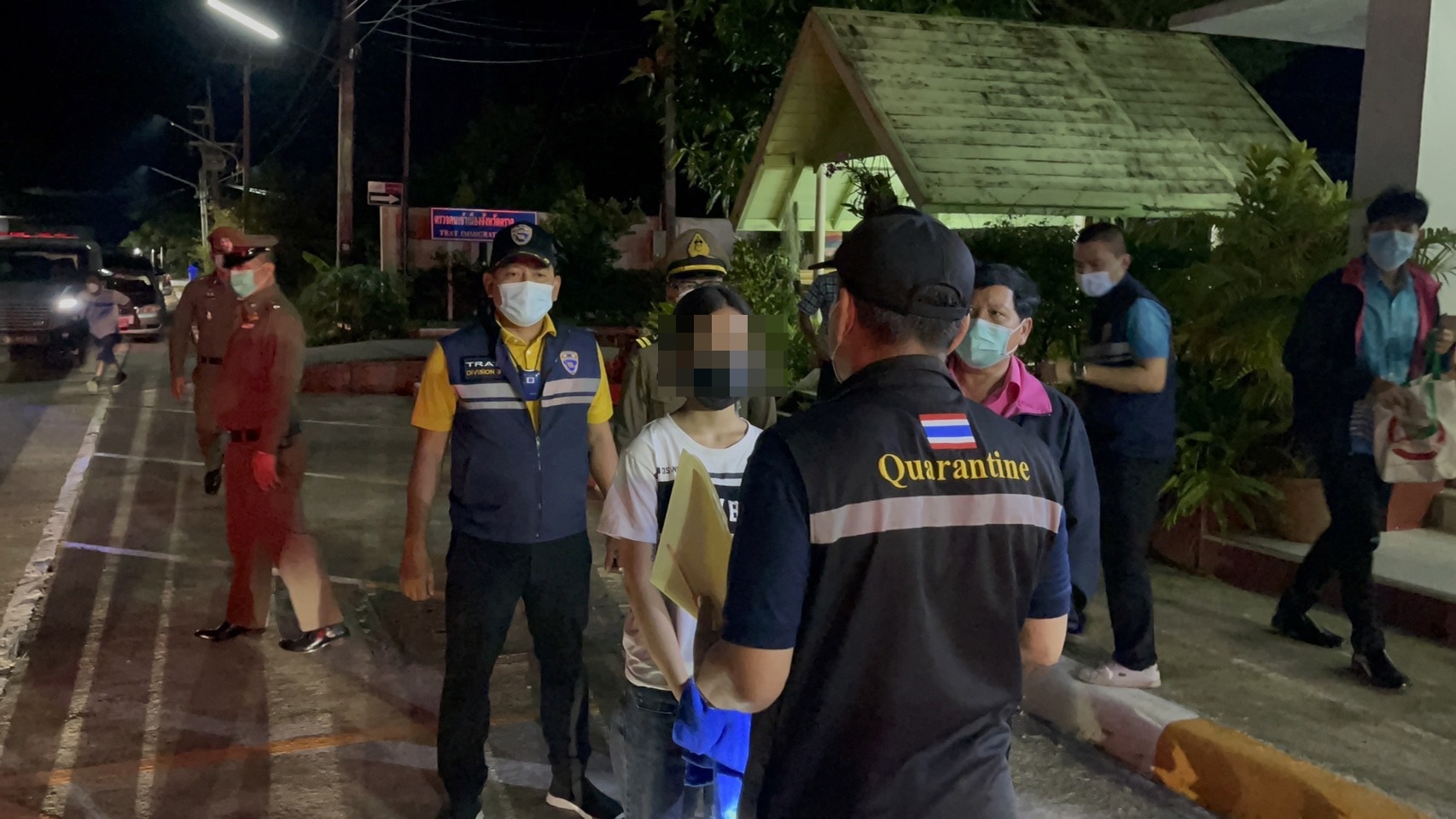 ตม.ตราดรับเด็กไทยวัย 16 กลับบ้าน  หลังถูกหลอกไปทำงานในกัมพูชา 